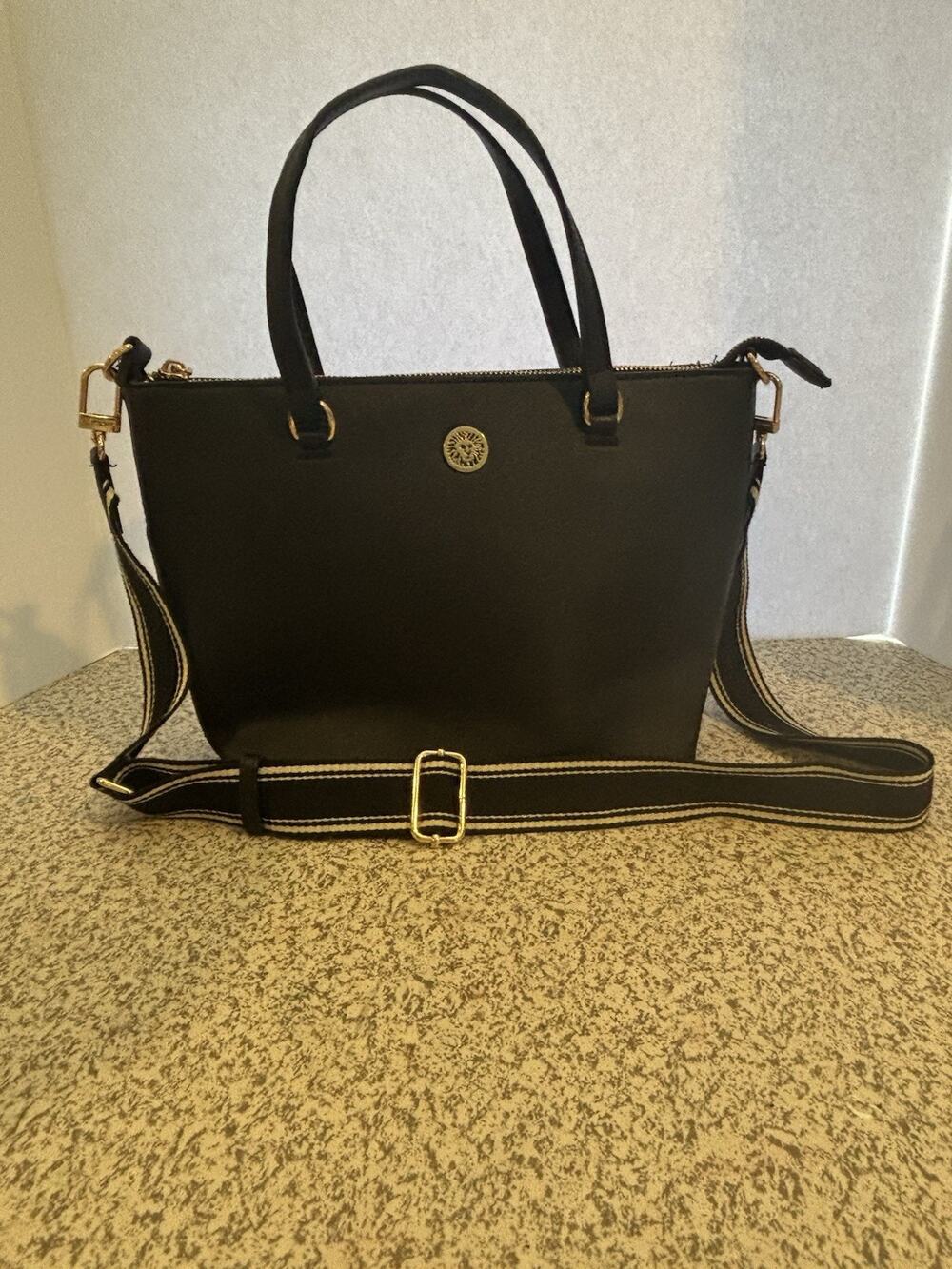 Anne Klein Black Medium Satchel Zip Lined Inner Pockets Detachable Strap Gold